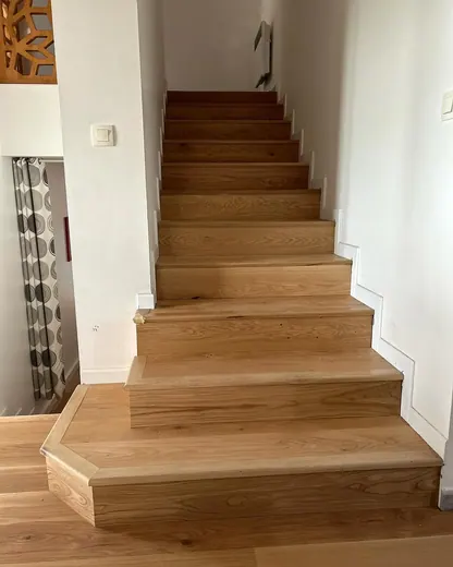 Parquet chêne collé et habillage d’escalier — photo 1