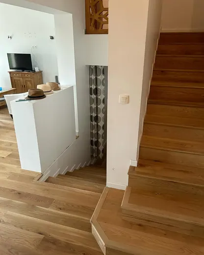 Parquet chêne collé et habillage d’escalier — photo 2