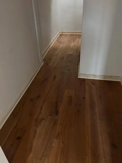 Parquet contrecollé chêne vieilli en pose collée — photo 8