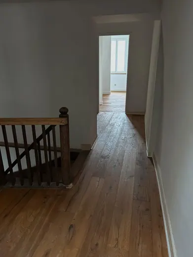 Parquet contrecollé chêne vieilli en pose collée — photo 10