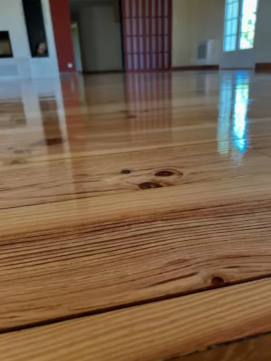 Ponçage et vitrification de parquet pin — photo 2